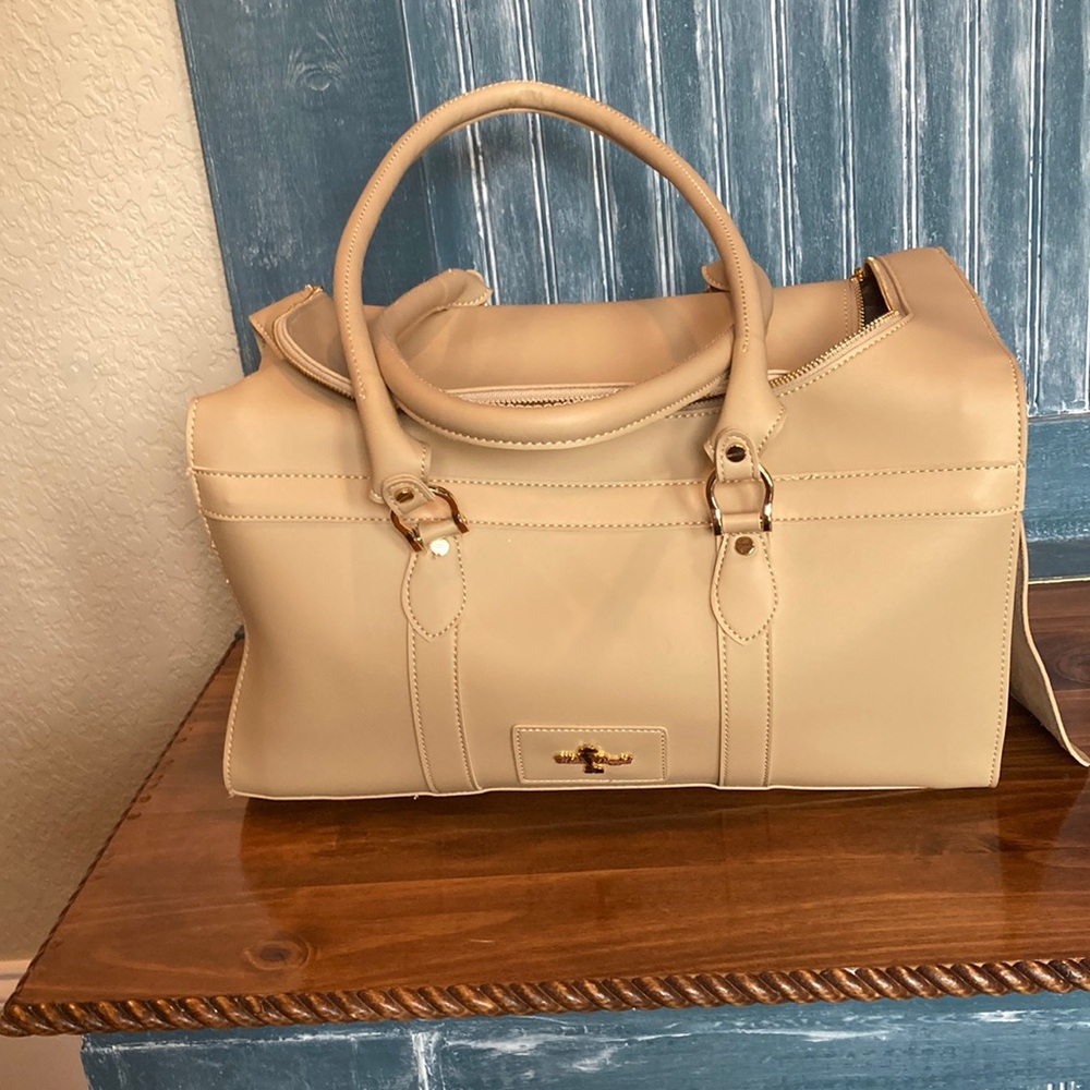 Hello doggie brand new bag. Brand new - never used. Non-smoking home.